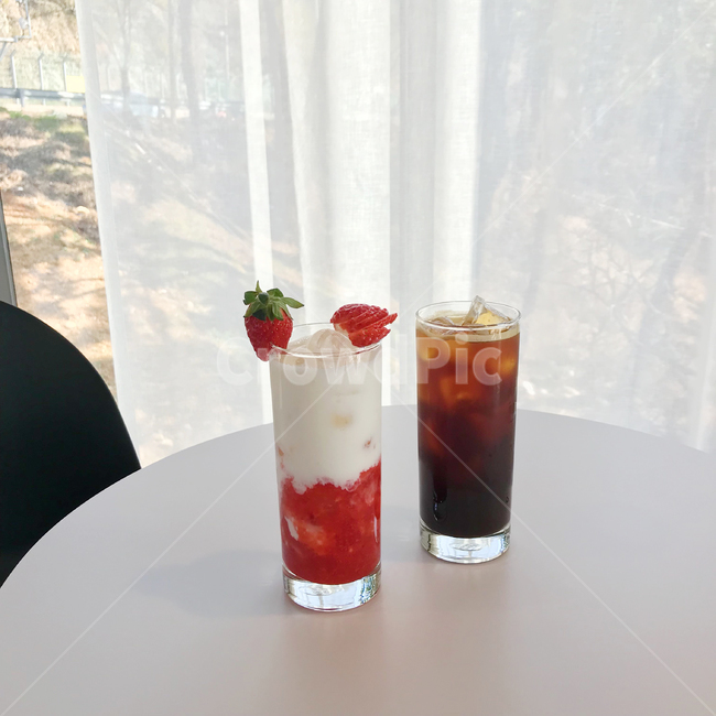커피,카페,딸기라떼,아메리카노,휴식,음료수,drink,beverage
