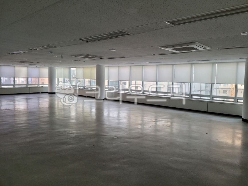 Inside the office,empty office,office,inside,space,interior,empty place,indoor interior,indoors,floor,office interior