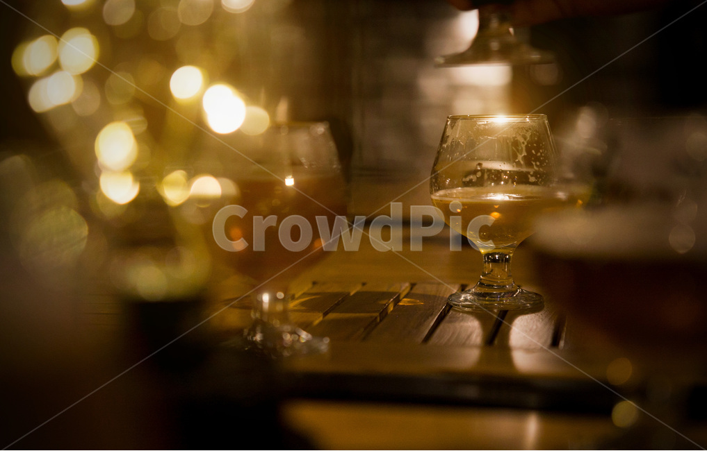 맥주,일상,페일에일,전등,조명,전구,수제맥주,분위기잇는,어두운,다크,술,주류,alcohol