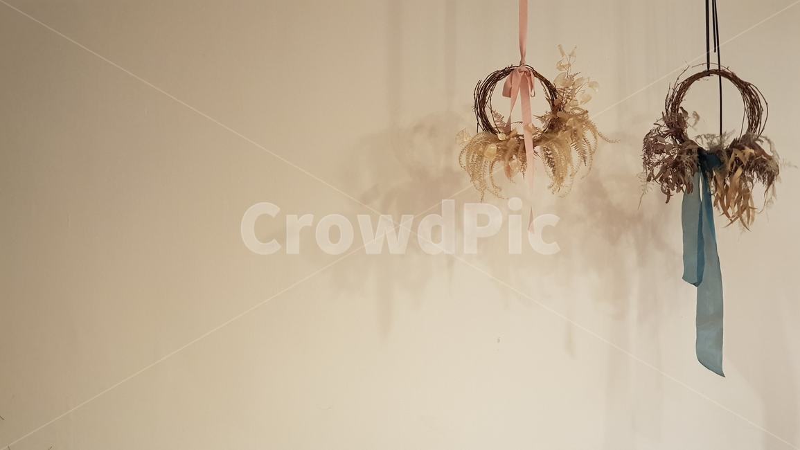 드림캐쳐,벽,조명,그림자,가을,카페,cafe,인테리어,실내디자인,interior design,사물,물건,오브젝트,thing,object,matter