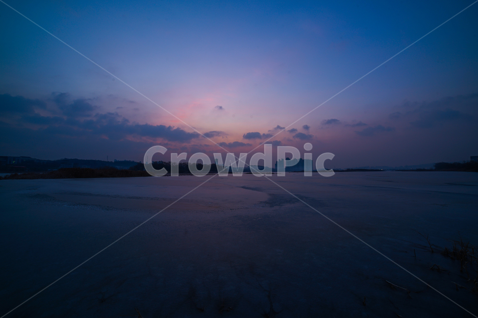 호수,일출,해돋이,여명,감성,하늘,구름,풍경,자연,nature,outdoors,옥외,sunset,일몰,red sky,붉은 하늘,sky,dusk,황혼,dawn,새벽,sunlight,햇빛