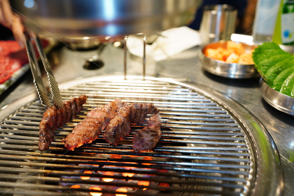 한우,구이,육류,육식,소고기,안주거리,안주,먹거리,한식,food,음식,음식,식재료,요리,food,cook,meal,dishes,food reserves,육류,고기,meat,한식,한국음식,한국요리,korean food,korean dishes,korean meal,korean cook