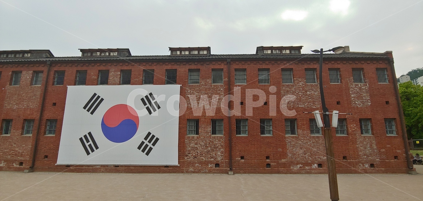 서대문형무소,태극기,국기,붉은벽돌,풍경,건축물,건물외관,exterior,building,structure,architecture,construction