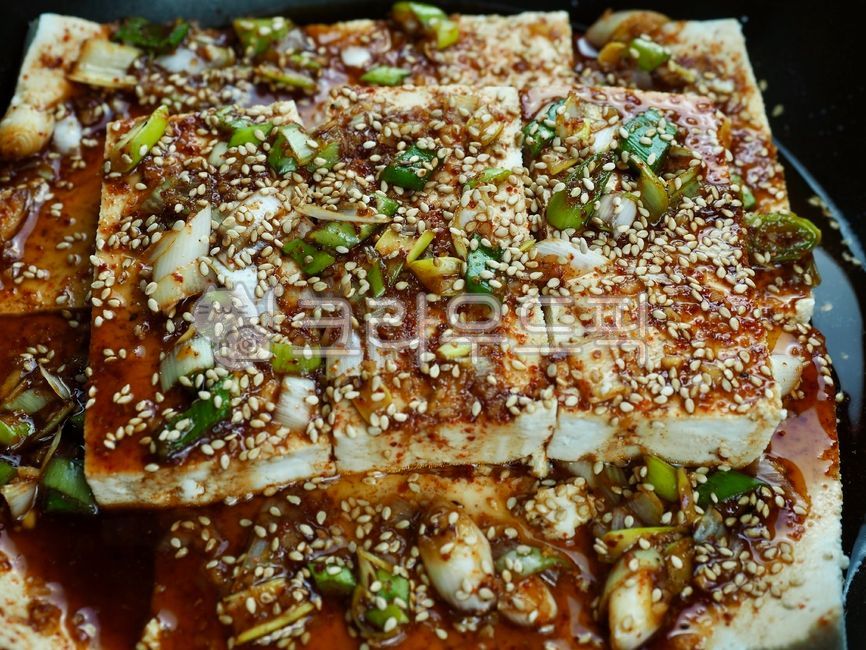 Korean,Korean culture,food,Korean food,Tofu stewed in soy sauce,Tofu dish,tofu,traditional food,tofusoysauce,koreanfood