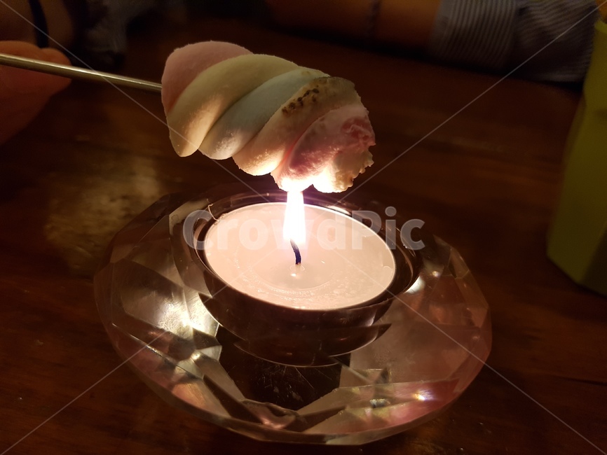 마쉬멜로,달달함,구운마쉬멜로,디저트,마쉬멜로우,푹신함,초,꼬챙이