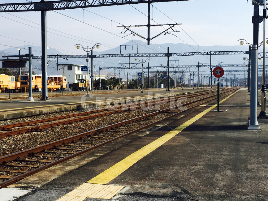 vehicle,train,기차,단말기,교통,trainstation,기차역,레일,철도,traintrack,railway,기찻길