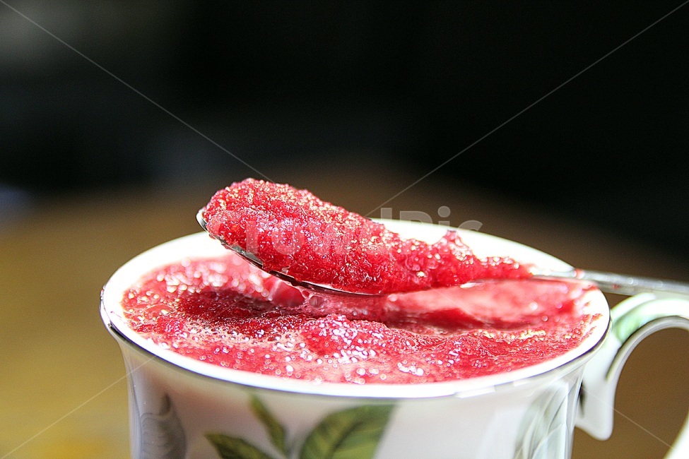 root plant,abc,fruit,health,juice,vegetable,teaspoon,red,apple,abc juice,desk,plant,spoon,diet food,diet,beet,cup,carrot