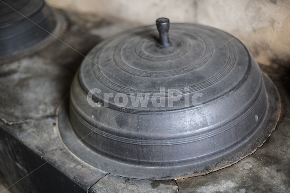 furnace,Lid,old,Korean,pot lid,kettle,A long ago,traditional,korea,old kitchen,Hanok,culture,stove,cauldron,tradition,kitchen