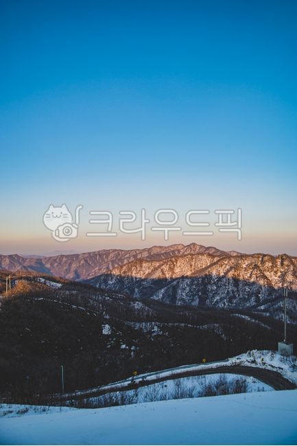 Kyung-Chul Cho Astronomical Observatory,Gyeonggi-do Hwacheon,Hwacheon,Hwacheon Astronomical Observatory,Cheonmundae-gil,observatory,observatory,Gwangdeoksan,sunset,evening sky,evening glow,sunset,evening sky,fog,mountain path,mountain path,