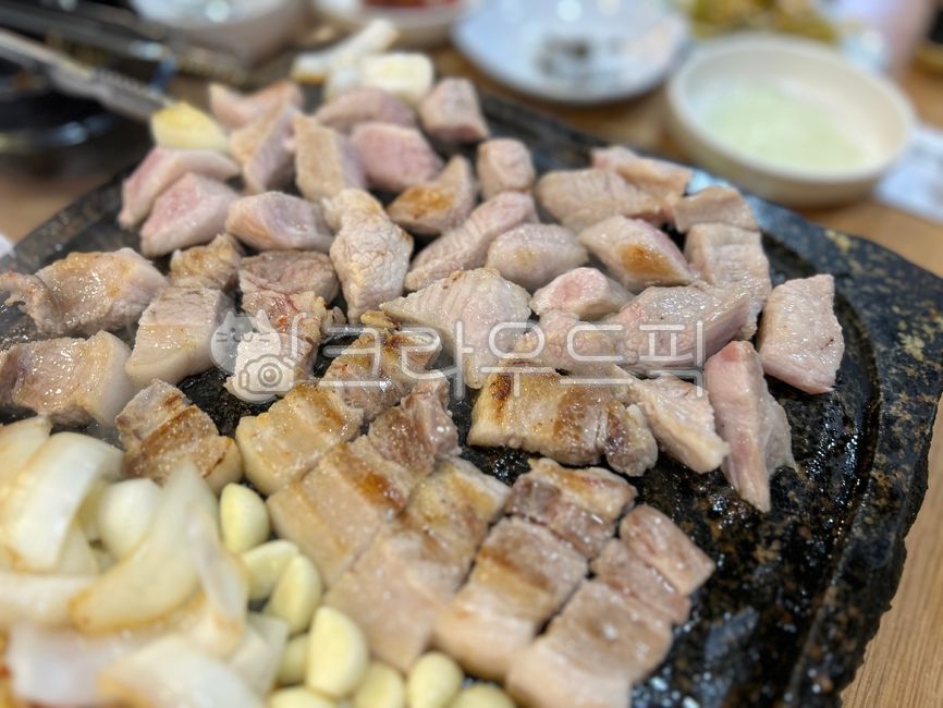 Antijeongsal,pork belly,Stone plate pork belly,Grilled on a stone plate,pork,food