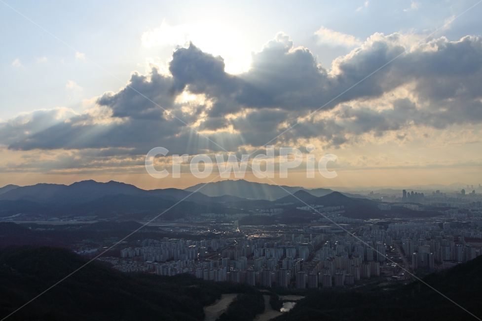 빛내림,하늘,구름,풍경,자연,도시,아파트,단지,아파트단지,산,환경,역광,배경,백그라운드,해,태양,햇빛,빛,위례,위례신도시,신도시,성남,경기도,한국,자연,풍경,nature,landscape,scenery,outdoors,옥외,경치