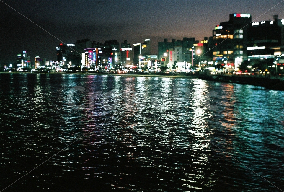 바다,밤바다,해수욕장,포항,야경,필름사진,야경,밤,풍경,nightscape,night,landscape,도시,city,한국도시풍경,한국도시경관,korea cityscape,감성,sensible,feeling,water,물