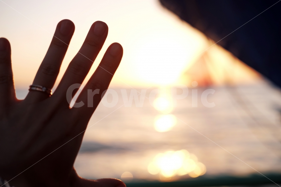 손,노을,바다,석양,해돋이,눈부심,햇살,휴식,힐링,rest,relaxation,healing,사람,인물,인간,human,person,연출,컨셉,콘셉,direction,concept
