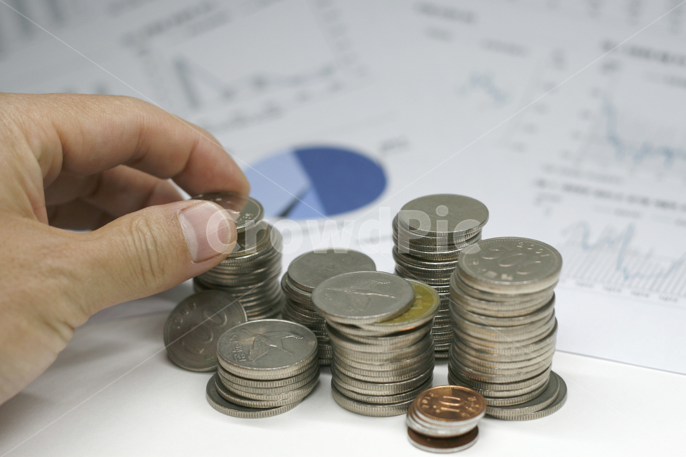 동전,금융,보고서,그래프,손,금융,돈,finance,banking,money,연출,컨셉,콘셉,direction,concept