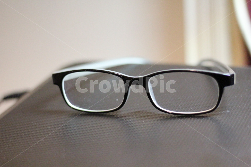 안경,뿔테,검은테,눈,초점,렌즈,안과,교정,돋보기,근시,원시,난시,glasses