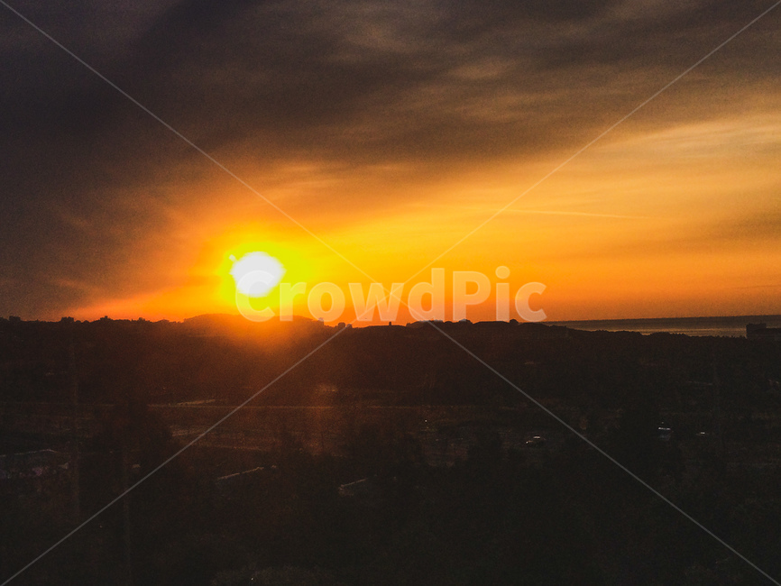 하늘,노을,해질녘,주황색,구름,자연,풍경,nature,landscape,outdoors,옥외,sunlight,햇빛,sky,dusk,황혼,sunset,일몰,dawn,새벽,red sky,붉은 하늘