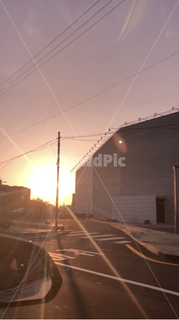 드라이브,노을,해질녘,야경,하늘,사이드미러,sun,해너미,자연,풍경,sunset,붉은하늘