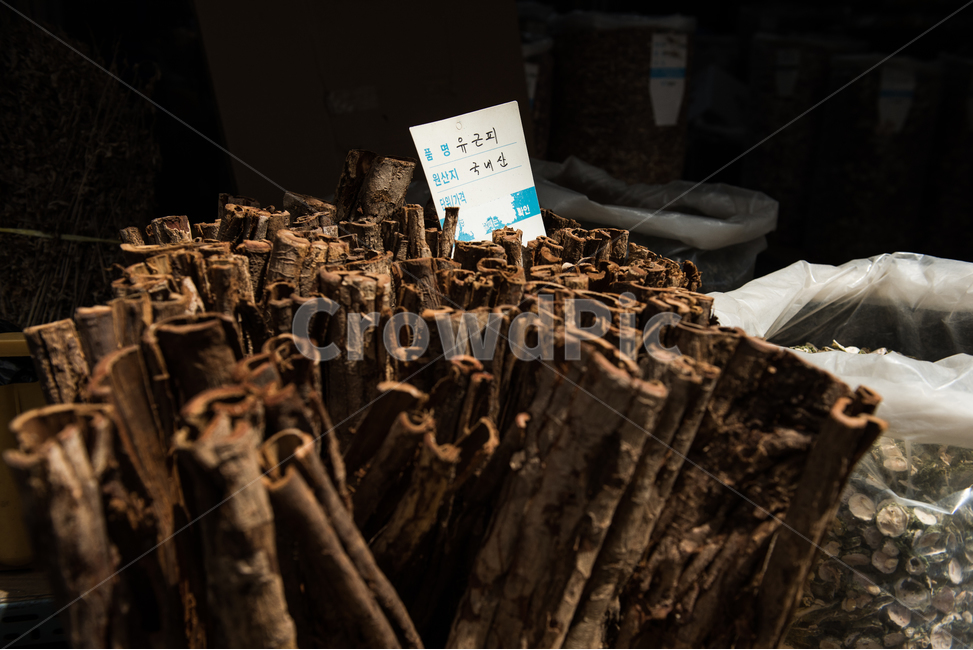 약재,한의학,유근피,한방,한약,시장,전통,제기동,약재시장,시장,마트,마켓,market,mart,market place,한국전통,한국문화,korean traditional,korean culture,건강,헬스웨어,헬스케어,healthware,health care,음식,식재료,요리,food,cook,meal,dishes,food reserves,의료,의학,병원,medical,hospital,clinic