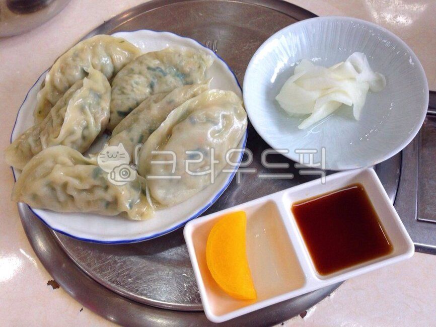 고기만두,손만두,만두,야채고기만두,야채만두,찜,찐만두,찜요리,식재료,먹방,단무지,간장,무절임,밀가루,음식,요리,식사,분식,시장음식,먹거리,김치만두,만두찜,야식,meal,food,dish,cook