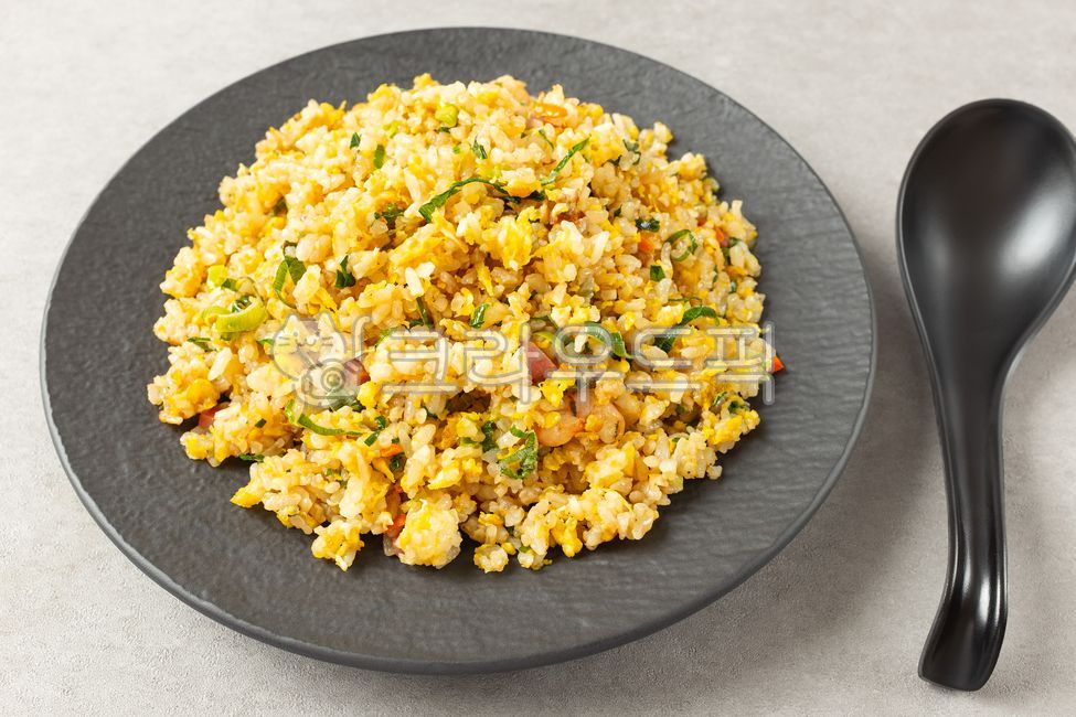Yangzhou fried rice,Chinese fried rice,shrimp fried rice,egg fried rice,Asian cuisine,fried rice,traditional Chinese food,rice dish,Chinese take-out food,hearty food,home-style,neat plating
