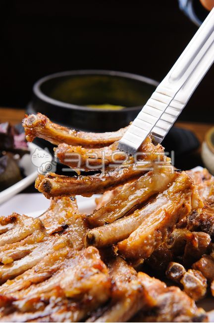 등갈비,쪽갈비,등갈비구이,등갈비바비큐,돼지고기,고기,육류,한식,grilledbackribs,barbecuedbackribs,음식,식재료,요리,food,cook,meal,dishes,food reserves,육류,고기,meat