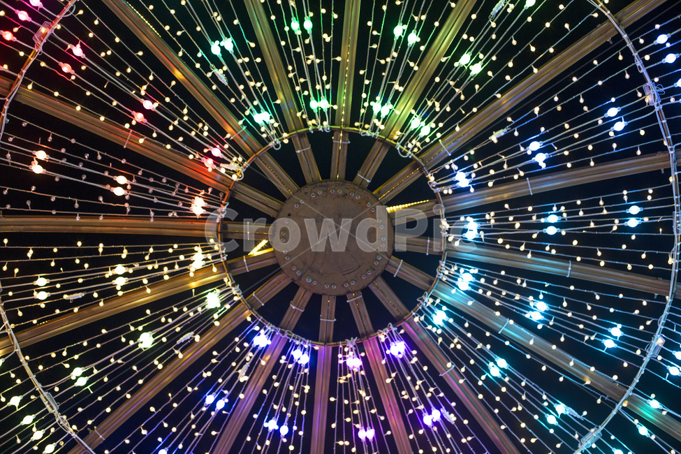 전구,꼬마전구,조명,빛,장식,크리스마스,보케,led,도시,천정,원형,타원,무지개,돔,야경,밤,풍경,nightscape,night,landscape,architecture,건축물,building,건물,lighting