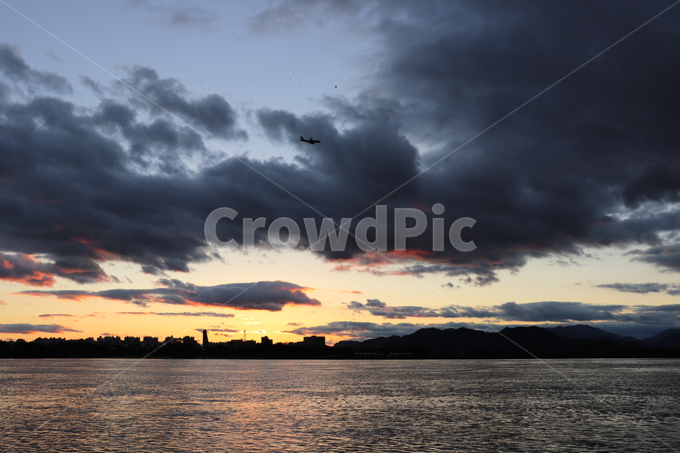 하늘,sky,노을,sunset,구름,clouds,강,river,낙동강,해질녘,풍경,자연,nature,먹구름,바다,비행기,도시,풍경,city,landscape,실루엣,그림자,silhouette,shadow,outdoors,옥외