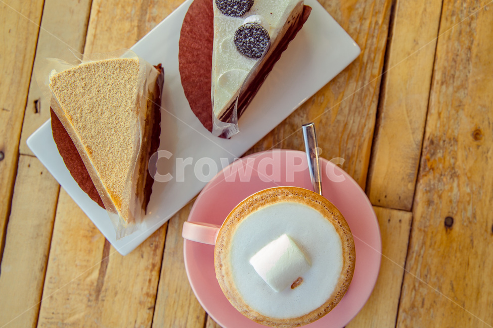 받침접시,pottery,커피,카페,디저트,후식,카페라떼,라떼,마실것,케이크,cake,음식,식재료,요리,food,cook,meal,dishes,food reserves,디저트,간식,후식,dessert,snack