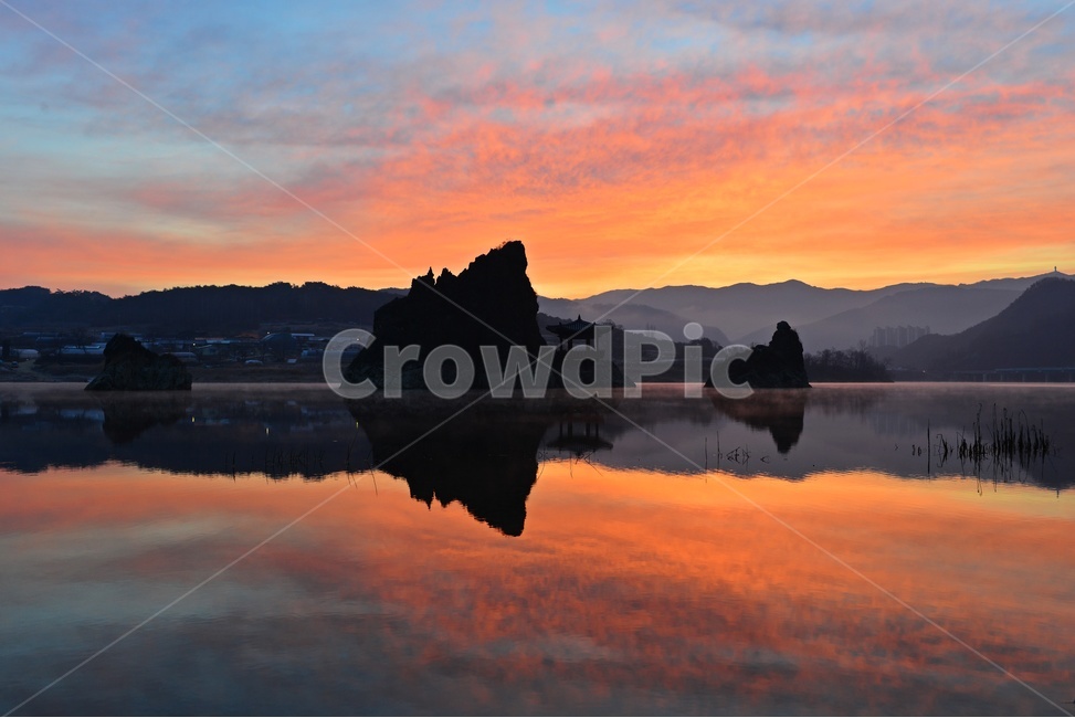 충북,단양,도담삼봉,아침,여명,일출,반영,nature,자연,outdoors,옥외,land,땅,dawn,새벽,redsky,붉은하늘,sky,하늘,water,물,자연,풍경,nature,landscape,한국자연풍경,한국자연경관,korea nature landscape