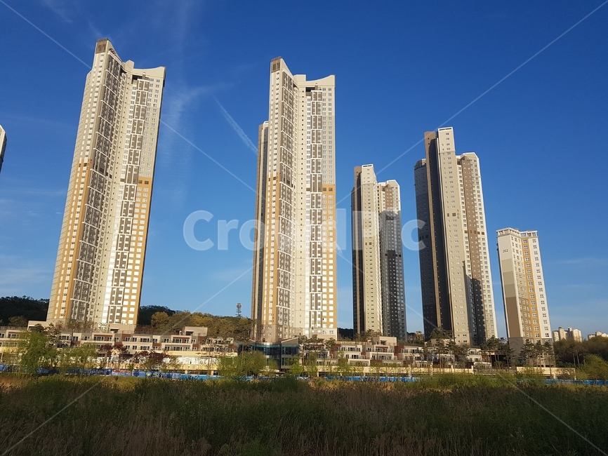 고층건물,city,도시,아파트,수변,어반,건축물,건물외관,exterior,building,structure,architecture,construction