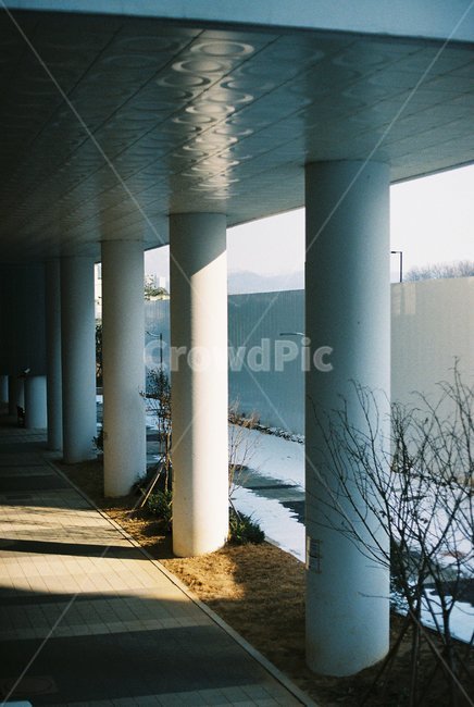 그림자,기둥,건물,균형,balance,건축,조형물,건축물,건물외관,exterior,building,structure,architecture,construction