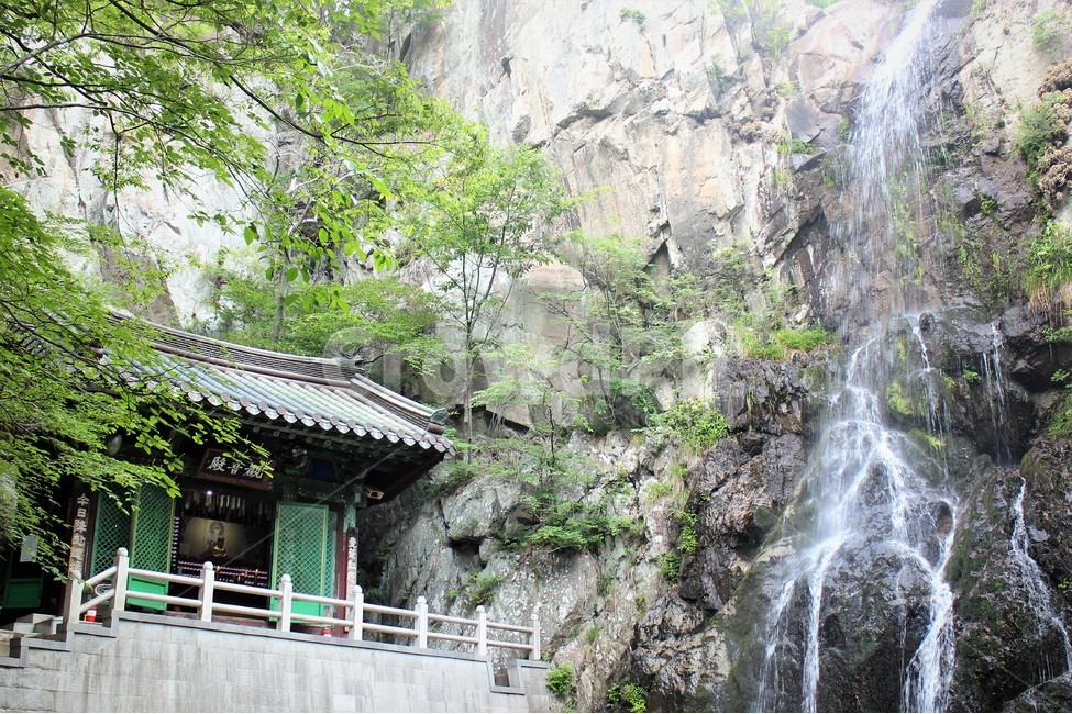 사찰,절,폭포,자연,풍경,temple,waterfall,nature,view,자연,풍경,nature,landscape,한국자연풍경,한국자연경관,korea nature landscape,한국전통,한국문화,korean traditional,korean culture,종교,신앙,religion,belief,faith,outdoors,옥외