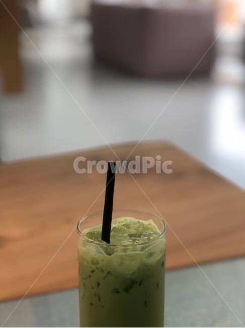 여유로움,음료,카페,녹차라떼,malcha,coffee,빨대,얼음,초록색