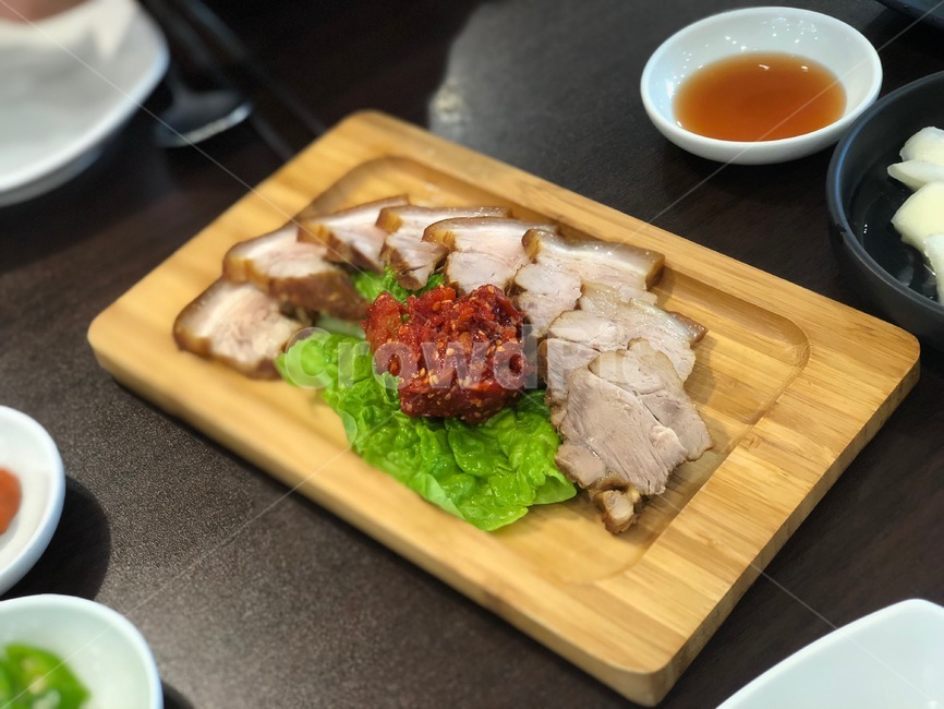 수육,돔베고기,돼지고기수육,고기,명태회,음식,식재료,요리,food,cook,meal,dishes,food reserves,육류,고기,meat