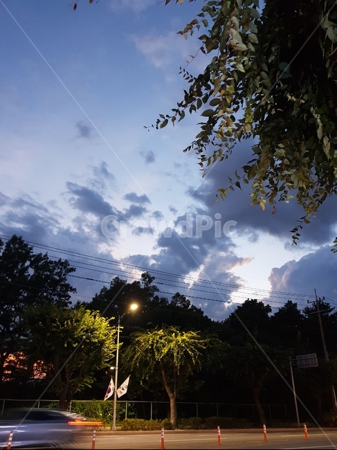 구름,밤,cloud,sunset,가로등,하늘,교통,교통수단,traffic,transportation