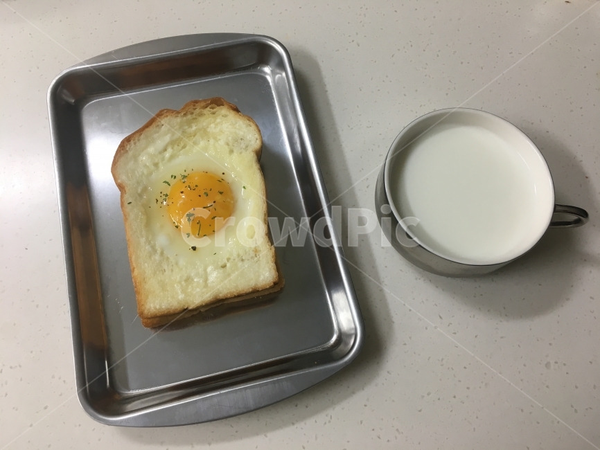 아침,토스트,우유,아침식사,계란,계란토스트,음식,식재료,요리,food,cook,meal,dishes,food reserves,빵,bread,아침식사,조식,브런치,breakfast,brunch