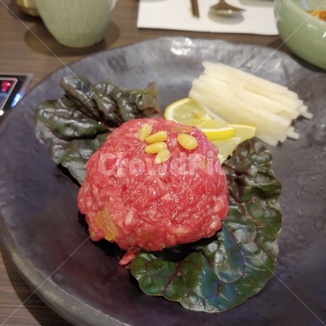 육회,소고기,외식,생고기,식사,술