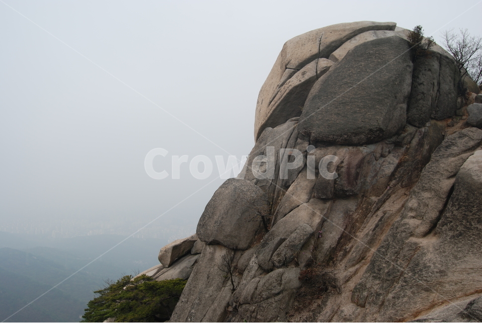 수락산,치마바위,남양주,철쭉,꽃,자연의위대함,등산로,능선,아름다움,신비스런산,돌,산행,힐링,자연,감성,등산,계절,여행,한국,한국명산,한국등산,풍경,눈,나무,하늘,바람,바람소리,환경,생태계,산,땅,자연,풍경,nature,landscape,한국자연풍경,한국자연경관,korea nature landscape,outdoors,옥외,cliff,낭떠러지