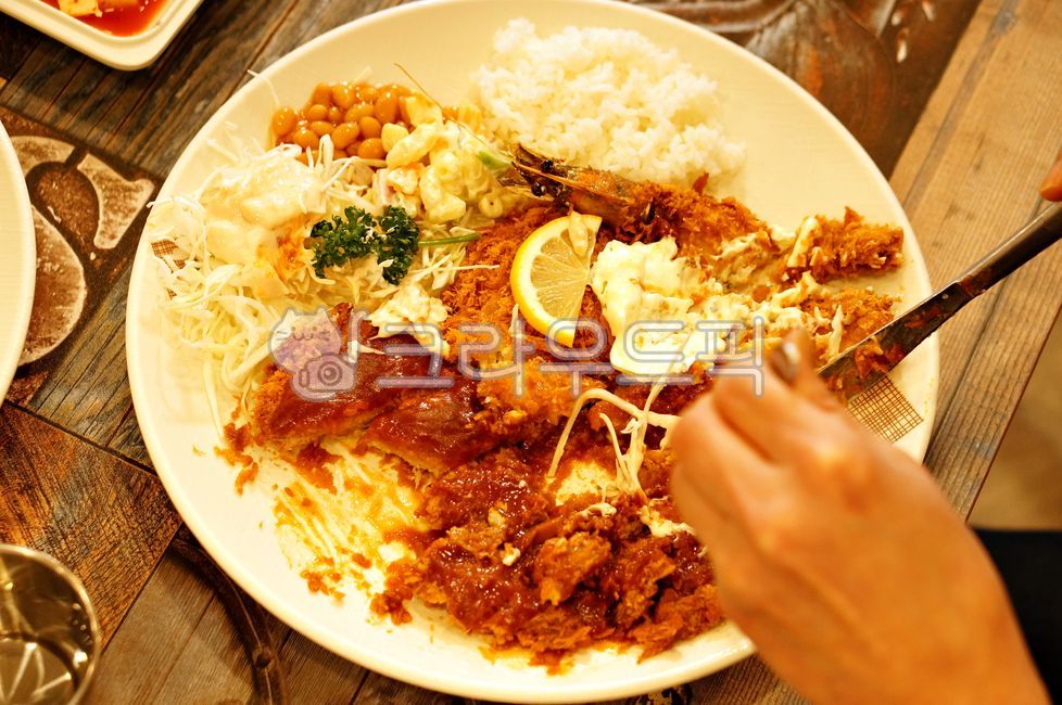 돈가스,돈까스,옛날돈가스,옛날돈까스,브런치,요리,양식,경양식,점심,음식,meal,식사,dish,접시