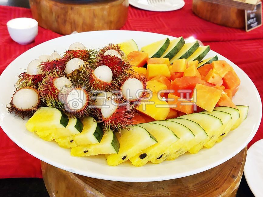 papaya,dish,fruit,plate,watermelon,tropical fruit,food