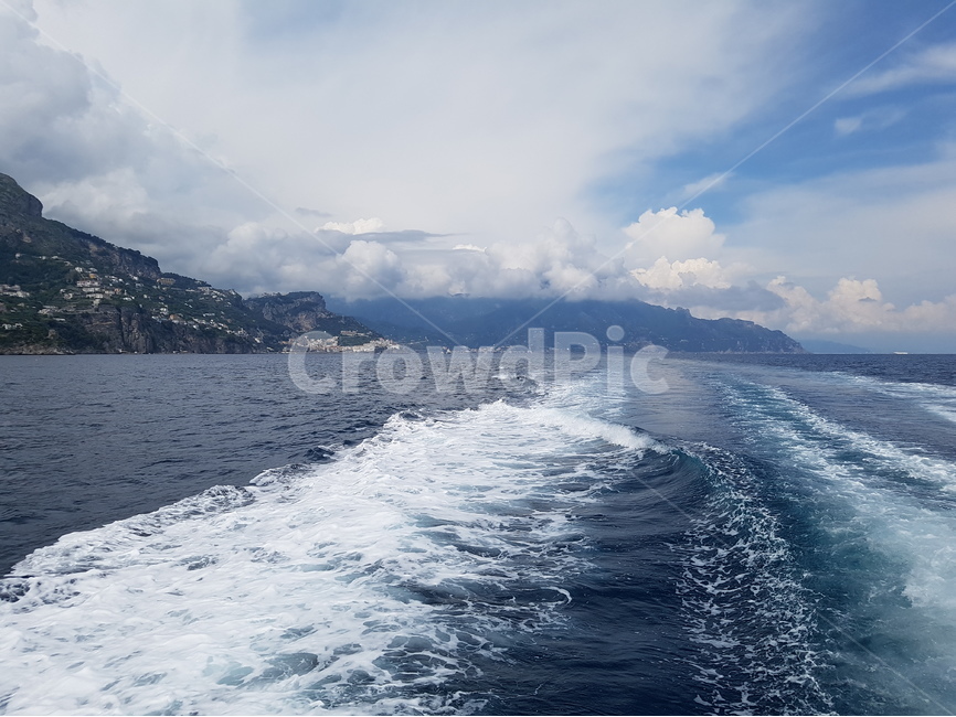 강,보트,하늘,구름,물줄기,산,파란색,자연,풍경,nature,landscape,outdoors,옥외,water,물,sea,바다,ocean,대양,adventure,모험,leisure activities,레저 활동