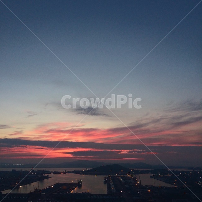 하늘,구름,노을,인천항,sky,자연,풍경,nature,landscape,색깔,색상,색채,색감,color sense,color sensitivity,feeling of color,outdoors,옥외,dusk,황혼,sunset,일몰,dawn,새벽,red sky,붉은 하늘