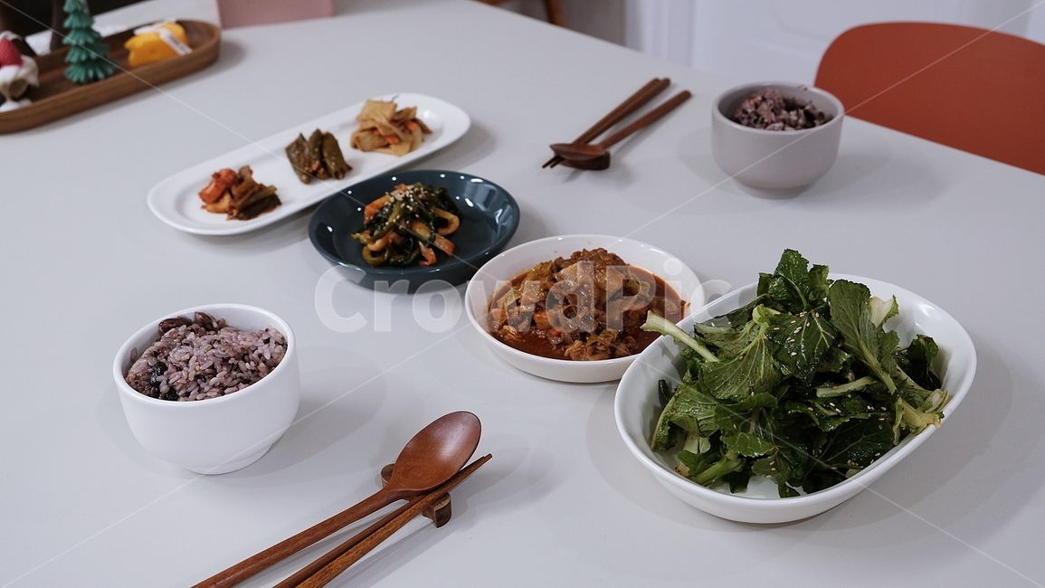 한식,신혼밥상,한국음식,koreanfood,상차림,겉절이,봄동겉절이,오리불고기,수저,food,dinner,잡곡밥,음식,식재료,요리,food,cook,meal,dishes,food reserves,한식,한국음식,한국요리,korean food,korean dishes,korean meal,korean cook