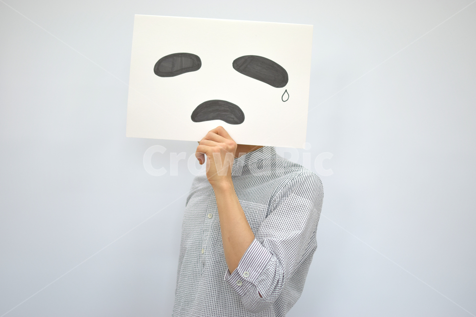 상자,종이,얼굴,표정,제스처,모션,옷,남자,남성,사업,비즈니스,비지니스,소셜,왕따,친구,상사,직장,사회,종이얼굴,표현,의사소통,기업,국민,스트레스,손,팔,사람,인물,인간,human,person,얼굴표정,facial expression,face,감정표현,기분,feeling,emotion,연출,컨셉,콘셉,direction,concept