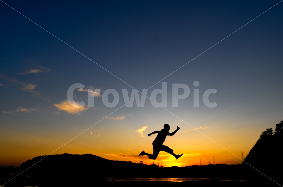 일몰,서해,점프,석양,뛰어넘다,sea,westsea,jump,sunset,사람,인물,인간,human,person,감정표현,기분,feeling,emotion,인물실루엣,사람실루엣,character silhouette,human silhouette,nature,자연,outdoors,옥외,dawn,새벽,dusk,황혼,red sky,붉은 하늘,sky,하늘