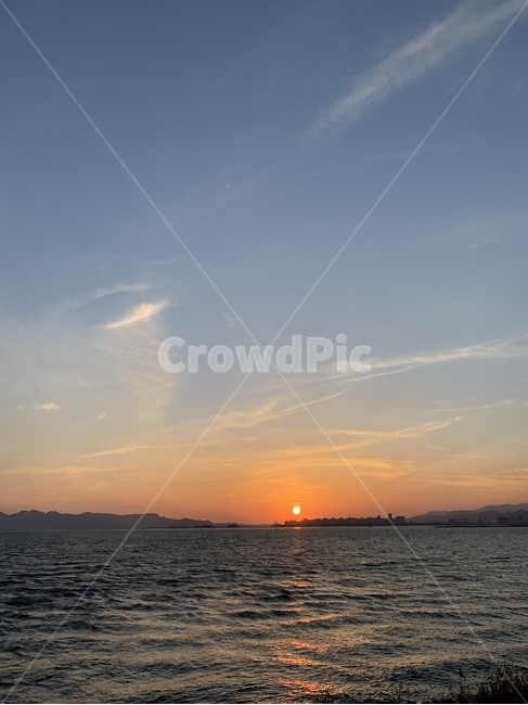 해넘이,해돋이,바다,저녁노을,구름,자연,풍경,nature,landscape,outdoors,옥외,sky,하늘,sunset,일몰,dusk,황혼,dawn,새벽,red sky,붉은 하늘