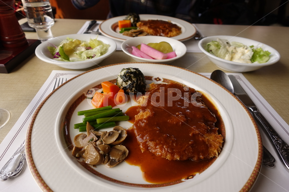 경양식,돈까스,주먹밥,버섯,마늘쫑,튀김,고기,식사,맛있는,음식,식재료,요리,food,cook,meal,dishes,food reserves,육류,고기,meat