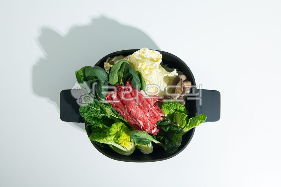 소고기전골,샤브샤브,냄비,야채,야채전골,음식,소고기,식사,전골,국물,요리,청경채,배추,파,버섯,food,화이트,배경,누끼
