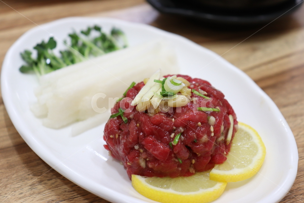 한우,육회,소고기,meat,yukhoe,beef,음식,식재료,요리,food,cook,meal,dishes,food reserves,육류,고기,meat,한식,한국음식,한국요리,korean food,korean dishes,korean meal,korean cook