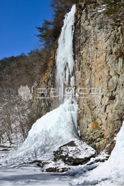 Sunchang River Cheonsan Mountain,Cliff,Gangcheonsan County Park,snow scene,cliff,nature,Gangcheonsan Waterfall,ice wall,winter,water,outdoors,waterfall,artificial waterfall,season,Sunchang,Gangcheon Mountain,Gangcheonsan Artificial Waterfall